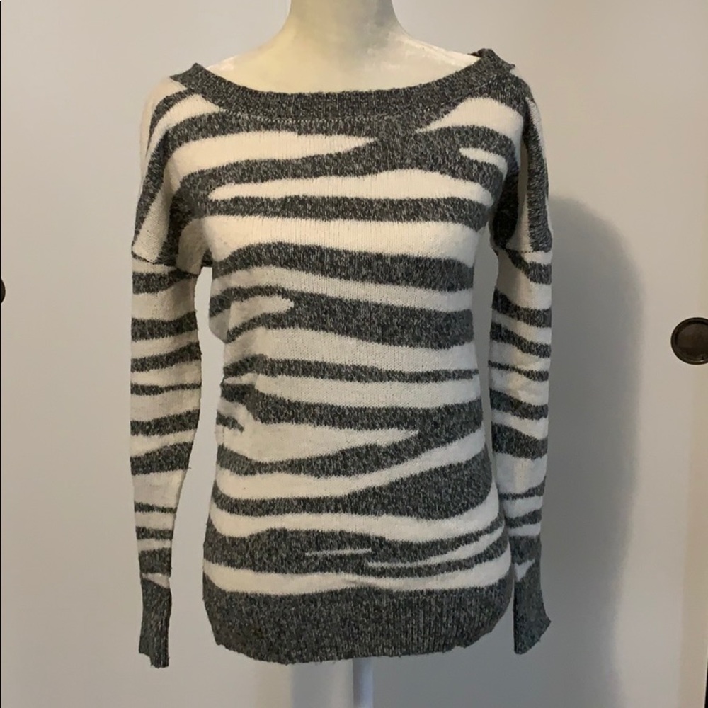 Express size M zebra sweater
